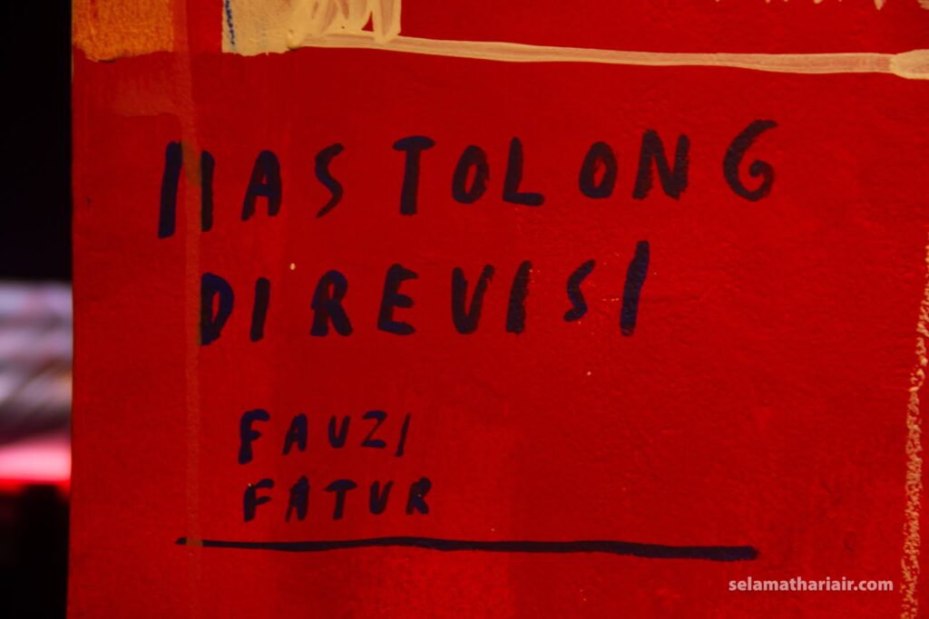 Karya Farid FSTVLST di Bienalle - Mas Tolong Di Revisi